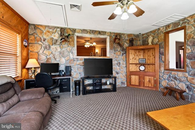 839 HOLLOW RD, Phoenixville, PA 19460