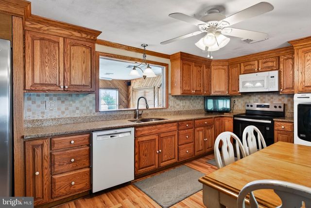 839 HOLLOW RD, Phoenixville, PA 19460