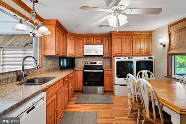 839 HOLLOW RD, Phoenixville, PA 19460