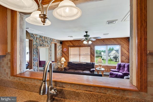 839 HOLLOW RD, Phoenixville, PA 19460