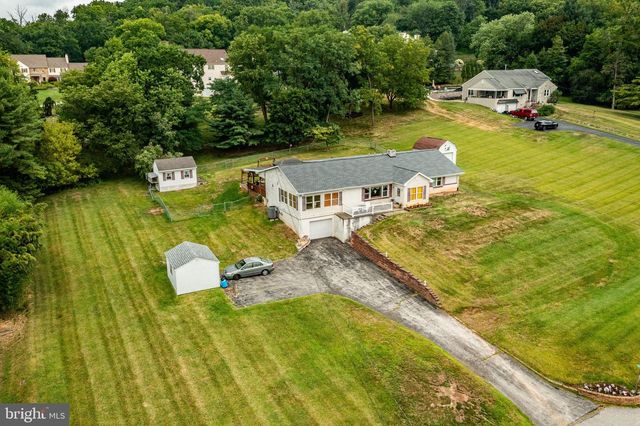 839 HOLLOW RD, Phoenixville, PA 19460