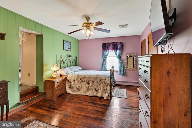 839 HOLLOW RD, Phoenixville, PA 19460