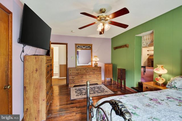 839 HOLLOW RD, Phoenixville, PA 19460
