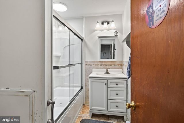 839 HOLLOW RD, Phoenixville, PA 19460