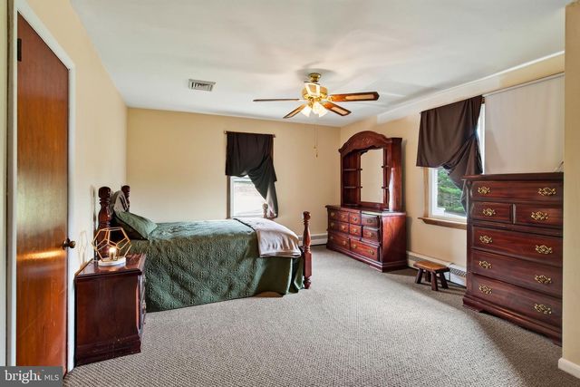 839 HOLLOW RD, Phoenixville, PA 19460