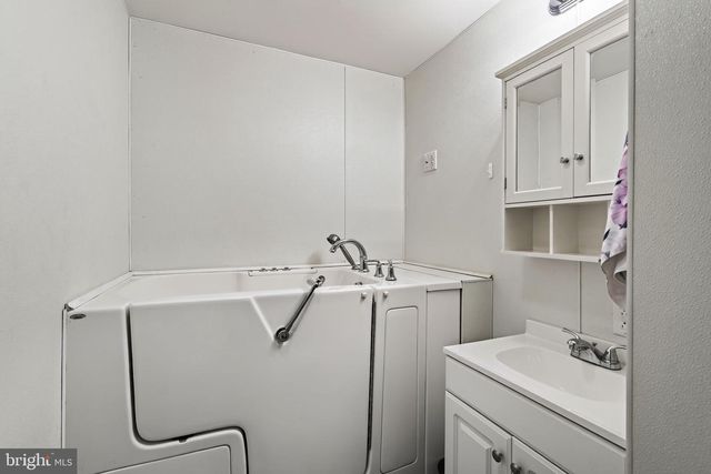 839 HOLLOW RD, Phoenixville, PA 19460
