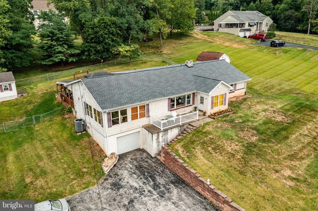 839 HOLLOW RD, Phoenixville, PA 19460