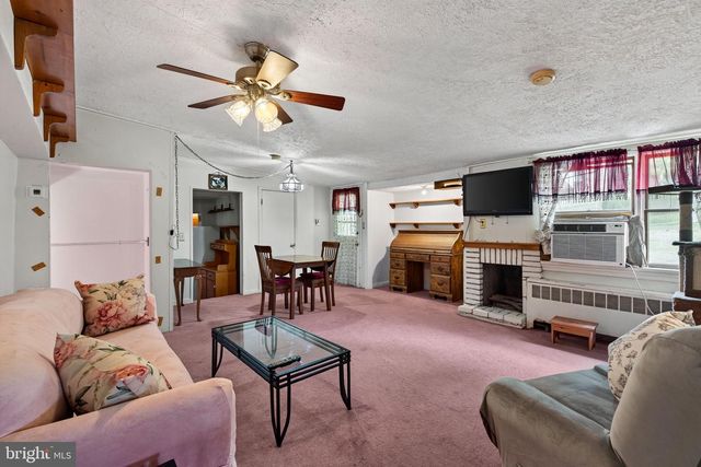 839 HOLLOW RD, Phoenixville, PA 19460