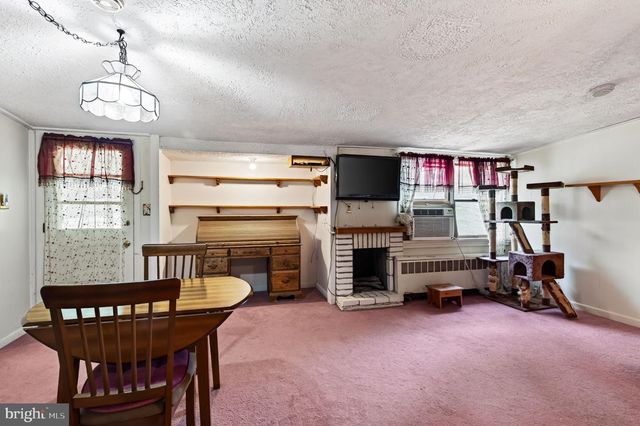 839 HOLLOW RD, Phoenixville, PA 19460