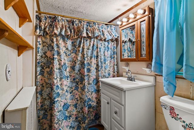 839 HOLLOW RD, Phoenixville, PA 19460