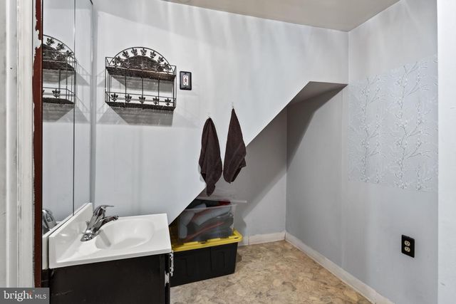 839 HOLLOW RD, Phoenixville, PA 19460