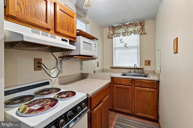 839 HOLLOW RD, Phoenixville, PA 19460