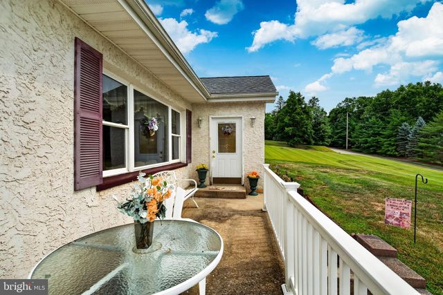 839 HOLLOW RD, Phoenixville, PA 19460