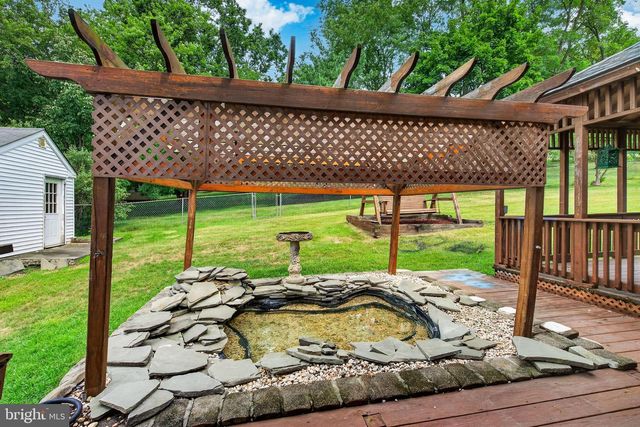 839 HOLLOW RD, Phoenixville, PA 19460