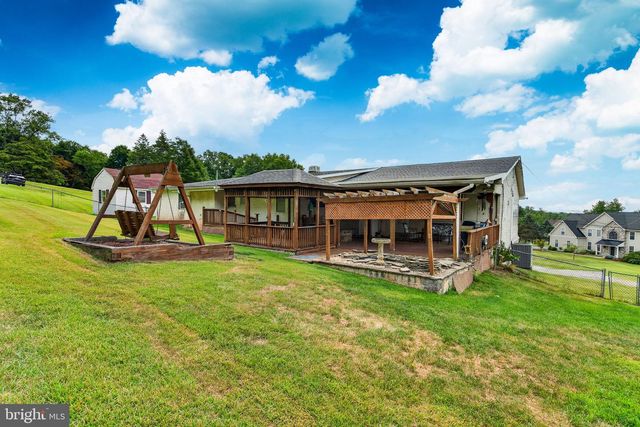 839 HOLLOW RD, Phoenixville, PA 19460