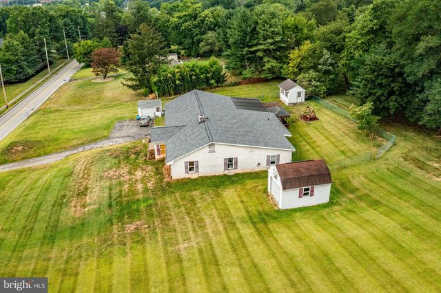 839 HOLLOW RD, Phoenixville, PA 19460