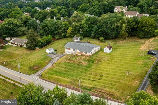 839 HOLLOW RD, Phoenixville, PA 19460