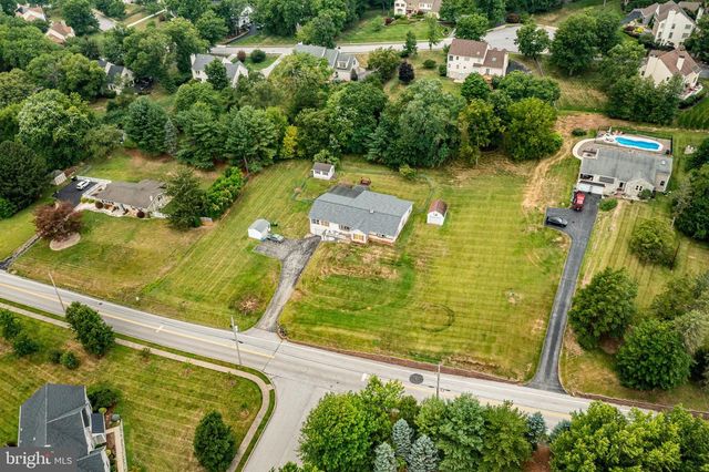 839 HOLLOW RD, Phoenixville, PA 19460
