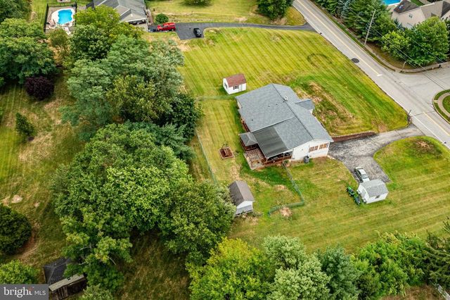 839 HOLLOW RD, Phoenixville, PA 19460