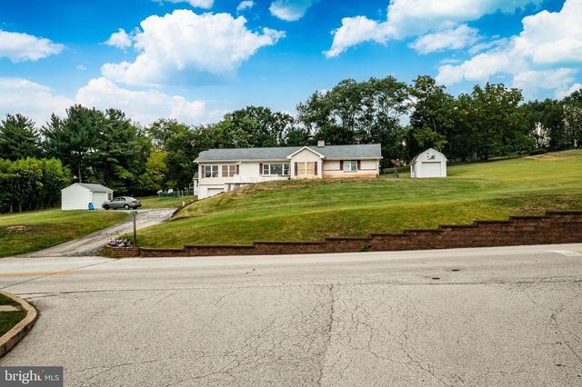 839 HOLLOW RD, Phoenixville, PA 19460