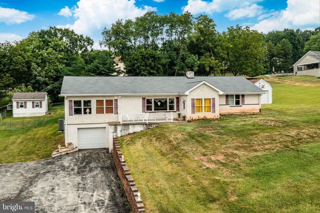 839 HOLLOW RD, Phoenixville, PA 19460