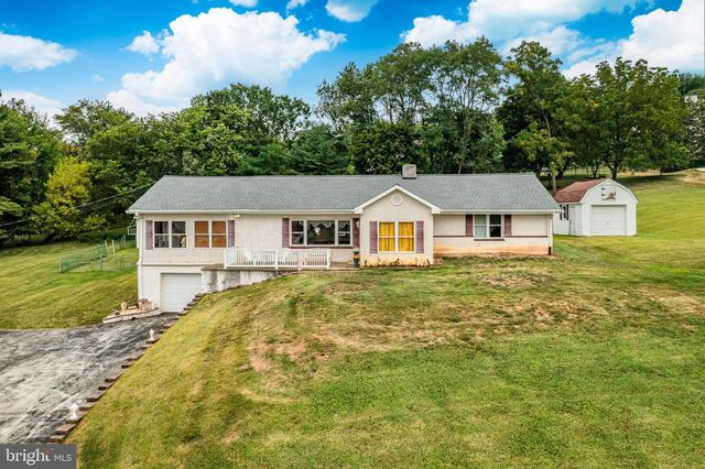 839 HOLLOW RD, Phoenixville, PA 19460