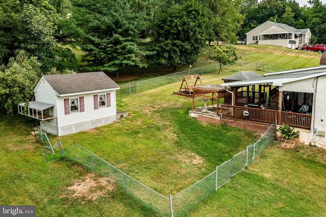 839 HOLLOW RD, Phoenixville, PA 19460