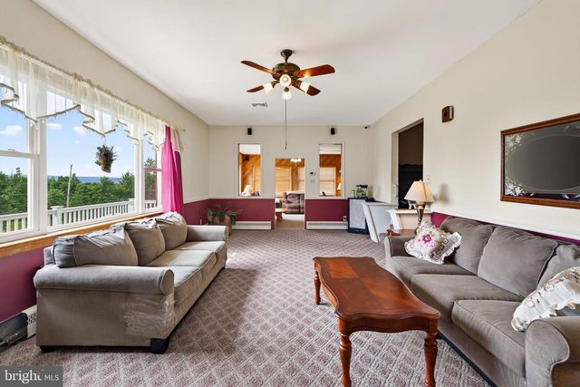 839 HOLLOW RD, Phoenixville, PA 19460