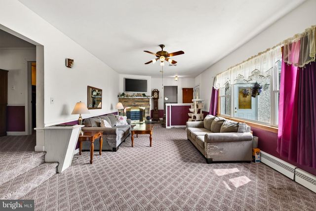 839 HOLLOW RD, Phoenixville, PA 19460