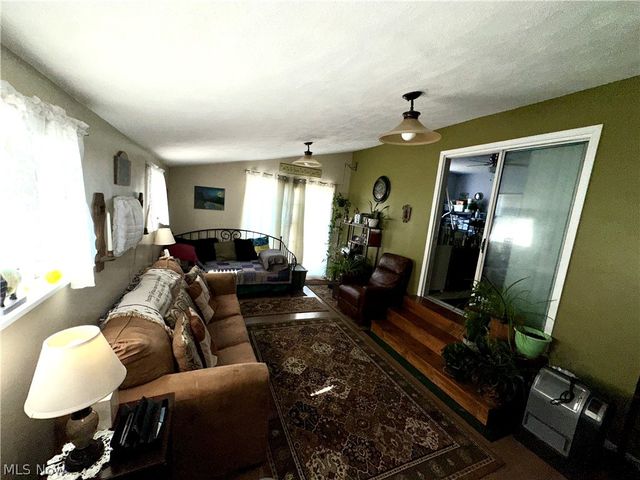 807 Carlisle Street, Belpre, OH 45714