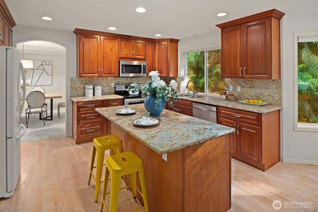 6519 214th Avenue NE, Redmond, WA 98053