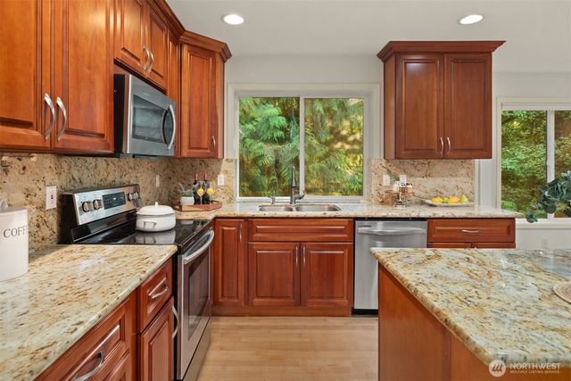 6519 214th Avenue NE, Redmond, WA 98053