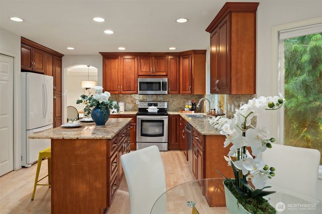 6519 214th Avenue NE, Redmond, WA 98053