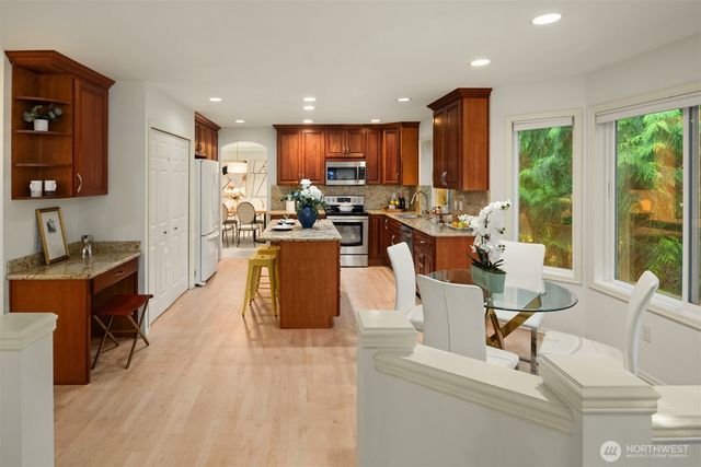 6519 214th Avenue NE, Redmond, WA 98053