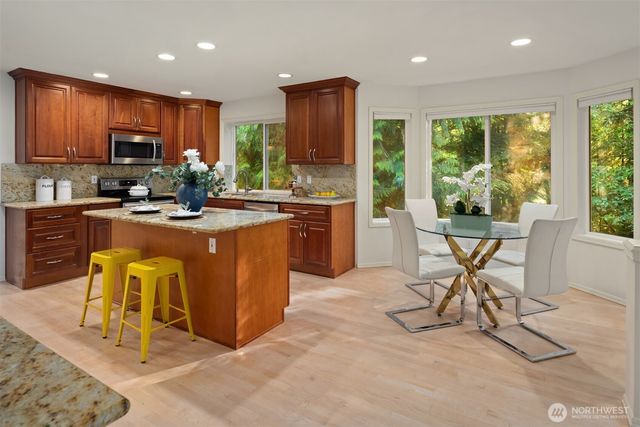6519 214th Avenue NE, Redmond, WA 98053