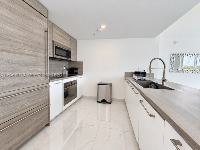 400 Sunny Isles Blvd 403, Sunny Isles Beach, FL 33160
