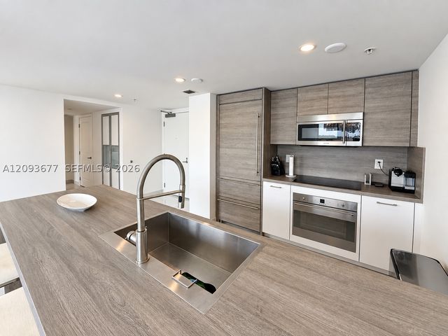 400 Sunny Isles Blvd 403, Sunny Isles Beach, FL 33160