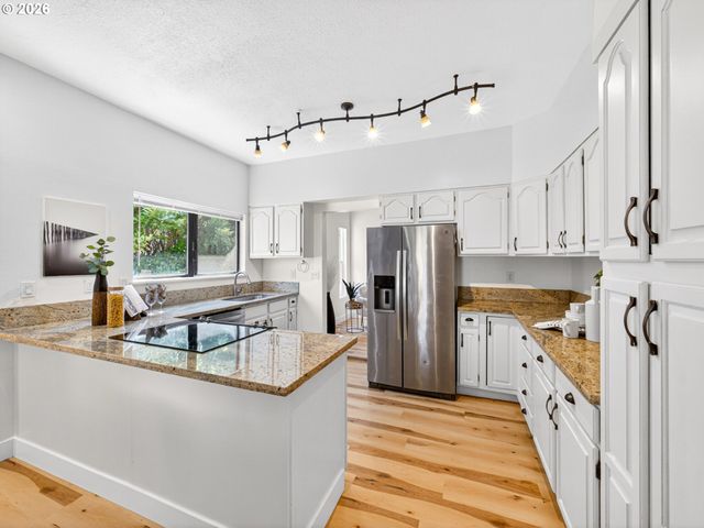863 LINN Ave, Oregon City, OR 97045