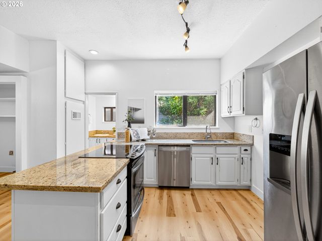 863 LINN Ave, Oregon City, OR 97045