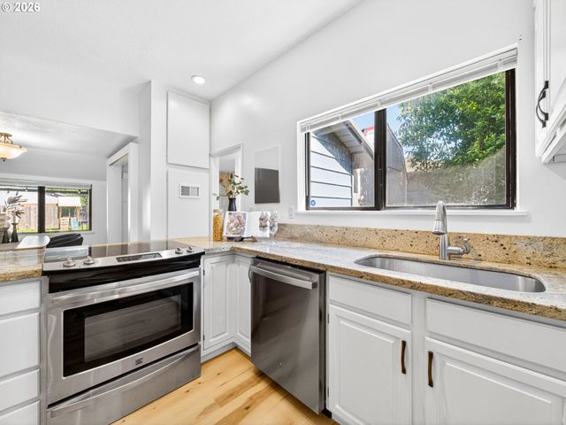 863 LINN Ave, Oregon City, OR 97045