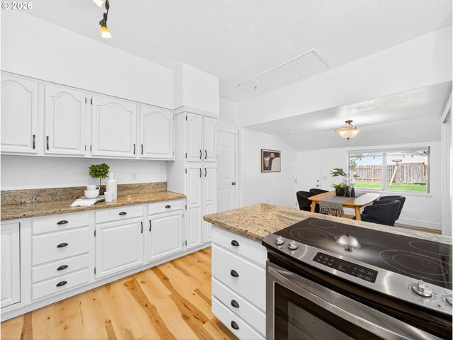 863 LINN Ave, Oregon City, OR 97045