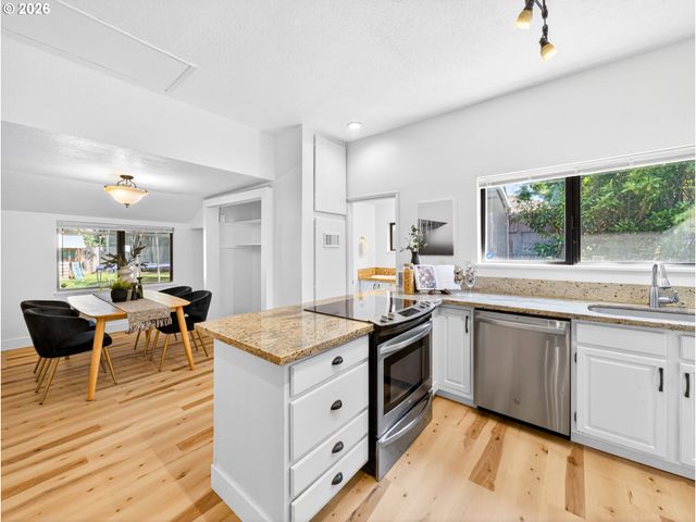 863 LINN Ave, Oregon City, OR 97045