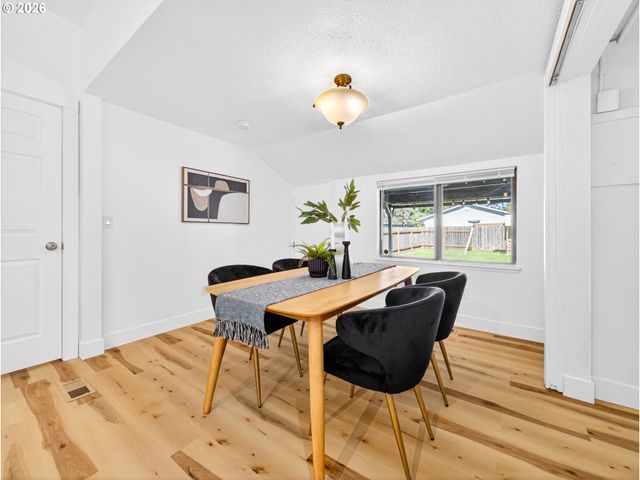 863 LINN Ave, Oregon City, OR 97045