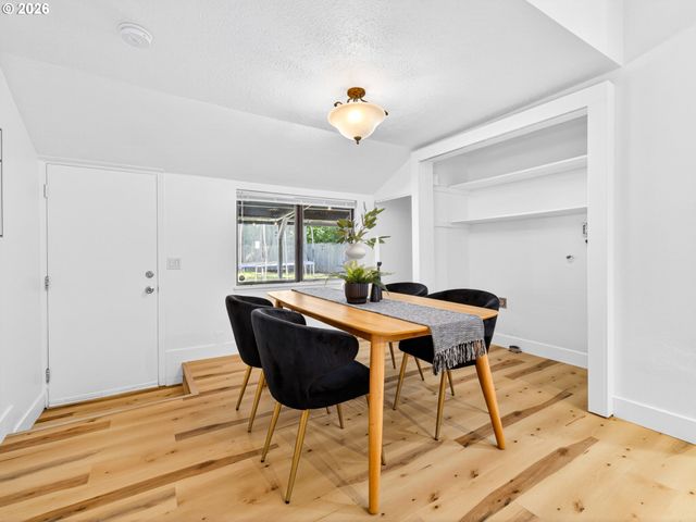 863 LINN Ave, Oregon City, OR 97045