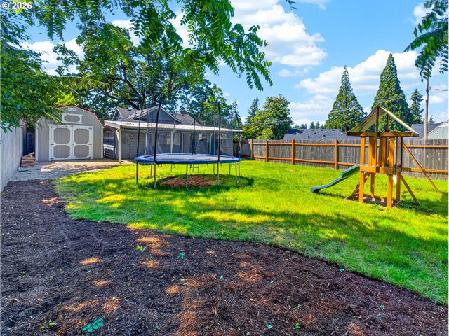 863 LINN Ave, Oregon City, OR 97045