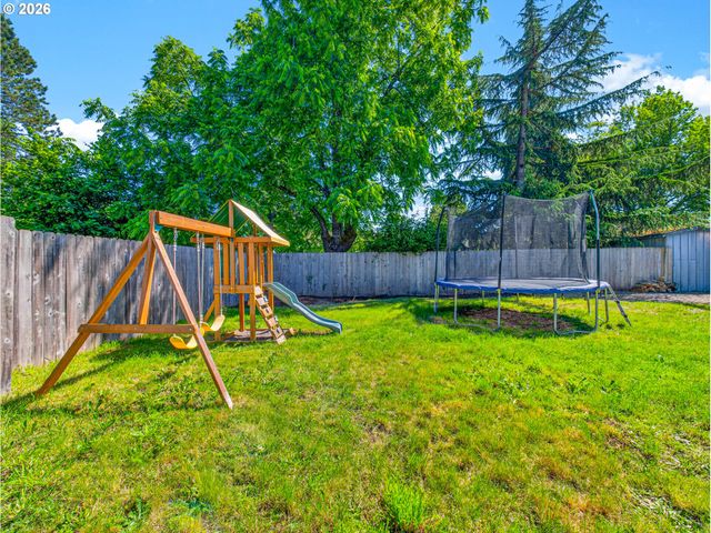 863 LINN Ave, Oregon City, OR 97045