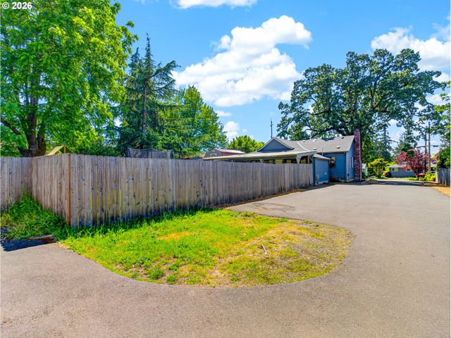 863 LINN Ave, Oregon City, OR 97045