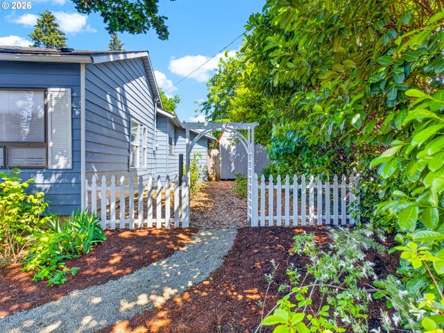 863 LINN Ave, Oregon City, OR 97045