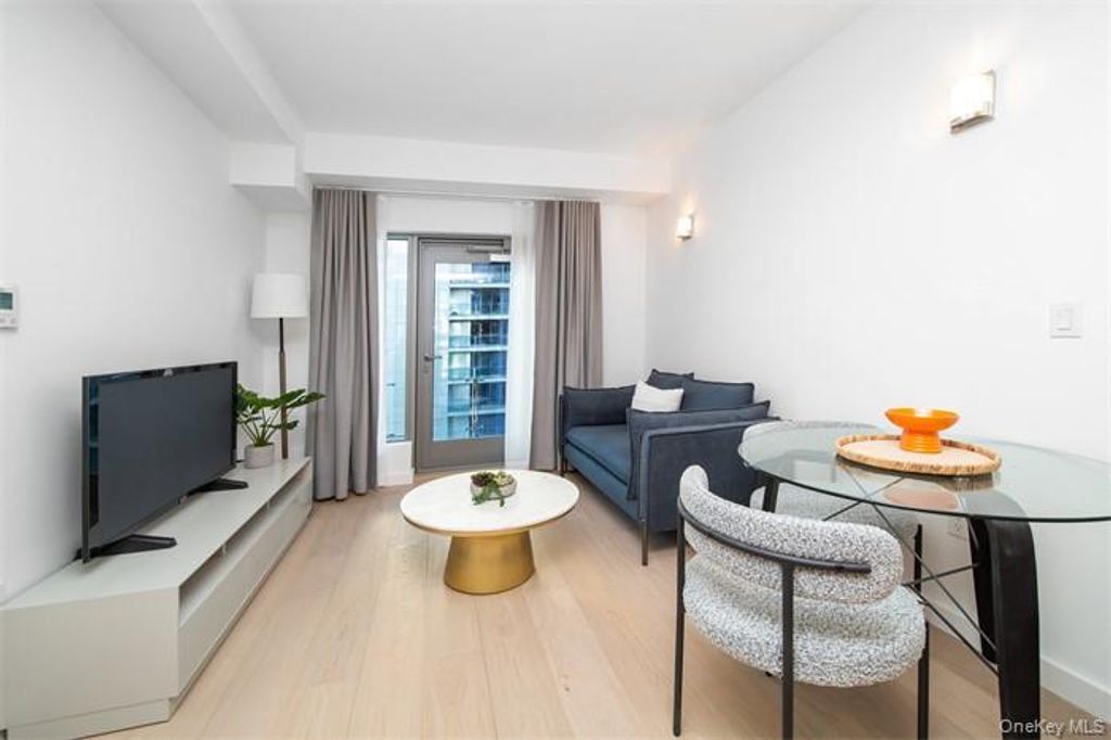 3371 Prince Street 14L, Flushing, NY 11354