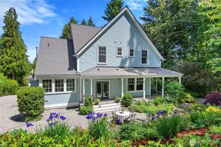 5940 Rose Loop NE, Bainbridge Island, WA 98110